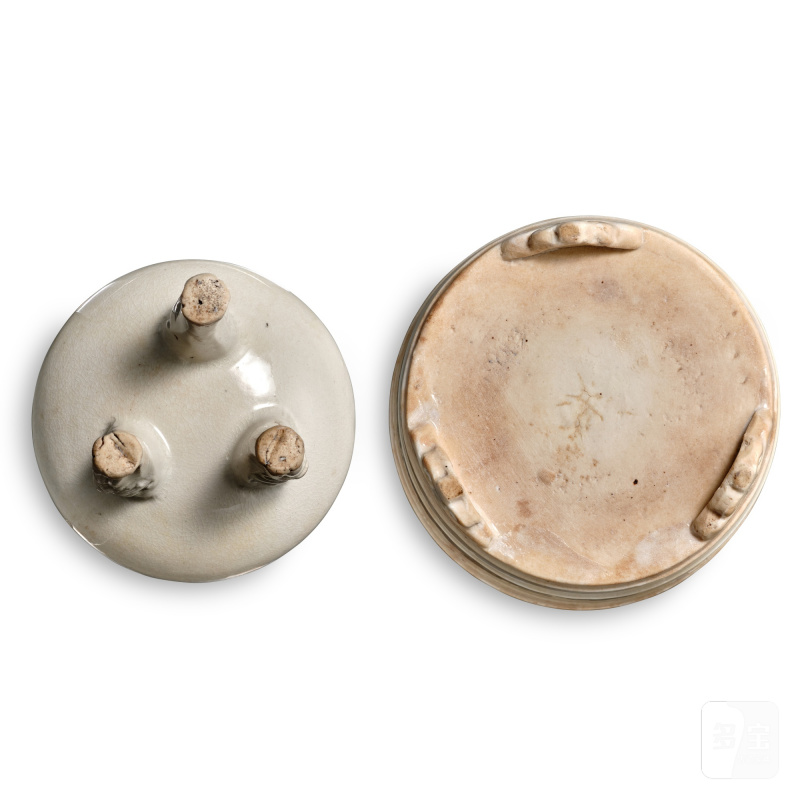 Two Chaozhou white-glazed incense burners, Yuan - Ming dynasty | 元至明 潮州窰白釉香爐兩件 - 图3